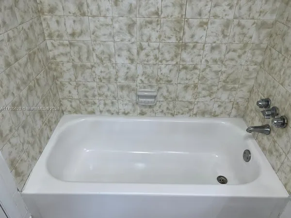 $165,000 | 15600 Northwest 7th Avenue, Unit 821, Miami, FL 33169