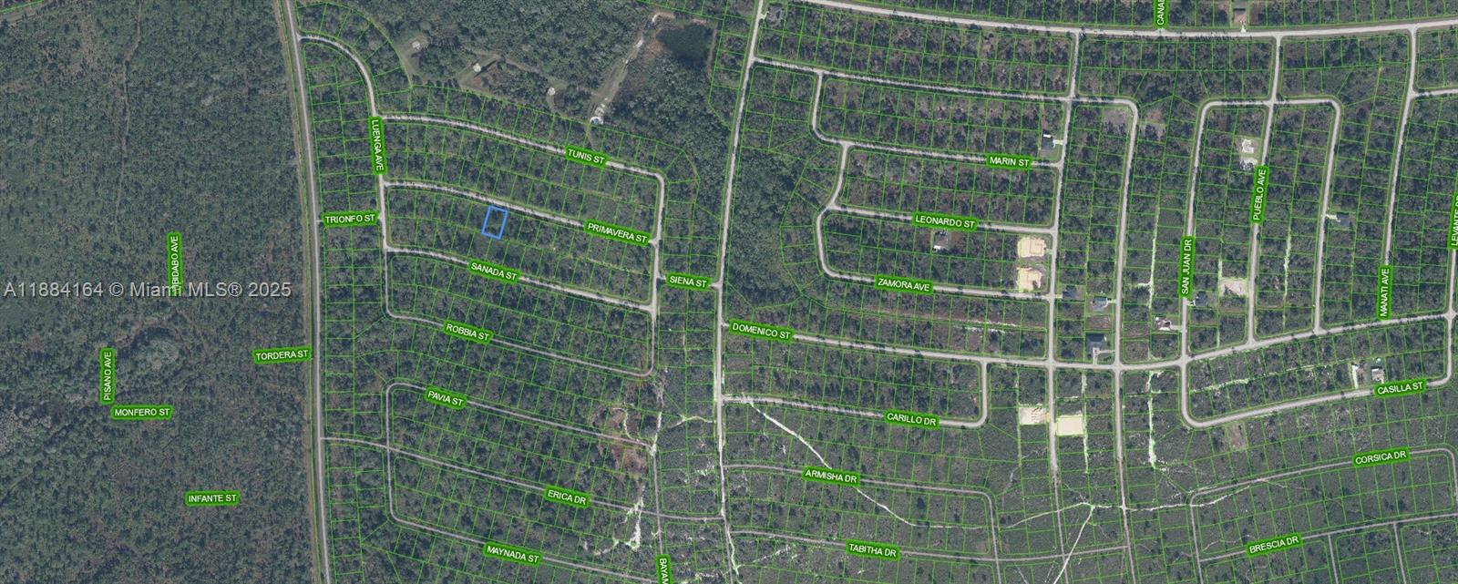 8649 Primavera Street Sebring, FL 33872 - Photo 2 of 20 a bathroom with a shower