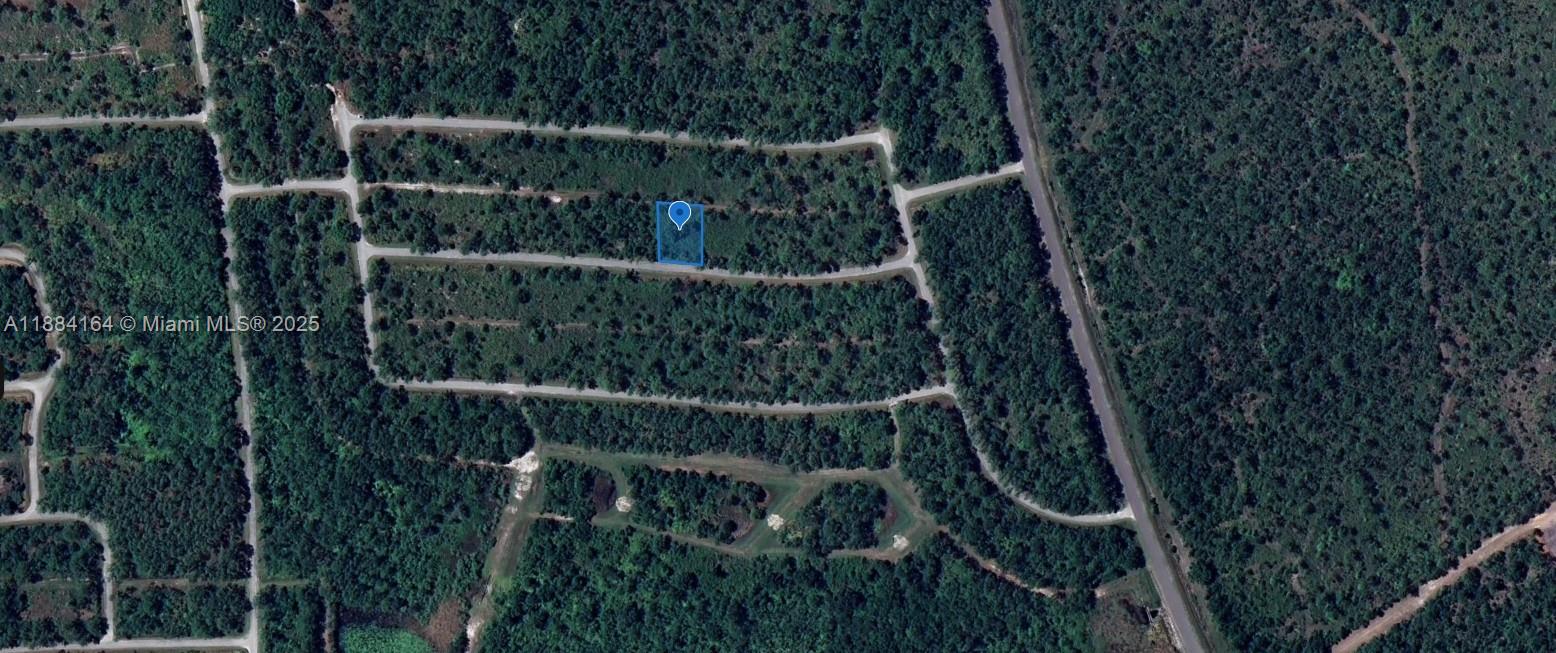 8649 Primavera Street Sebring, FL 33872 - Photo 4 of 20 a view of a small space