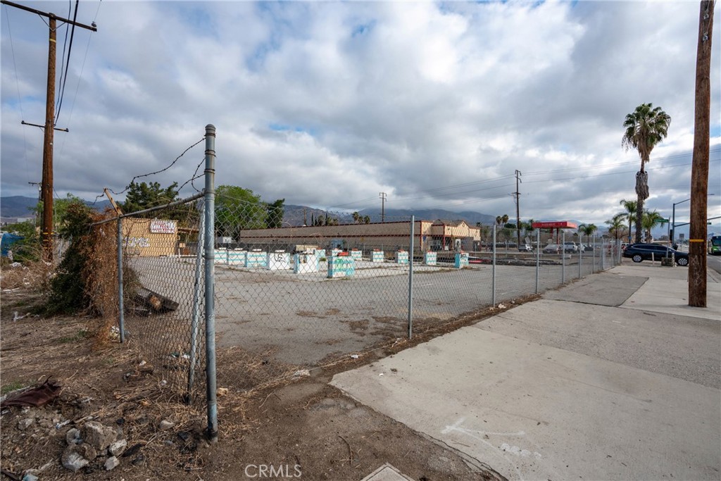 26468 Base Line Street Highland, CA 92346 - Photo 11 of 27