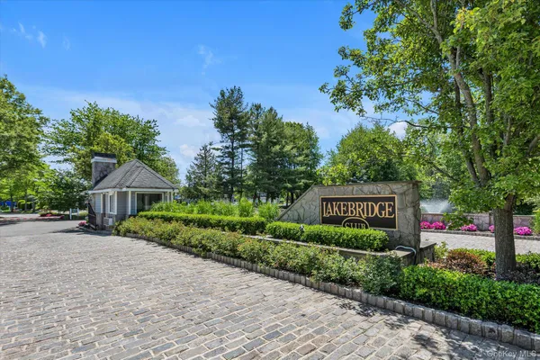 $699,999 | 35 Lakebridge Drive South, Kings Park, NY 11754