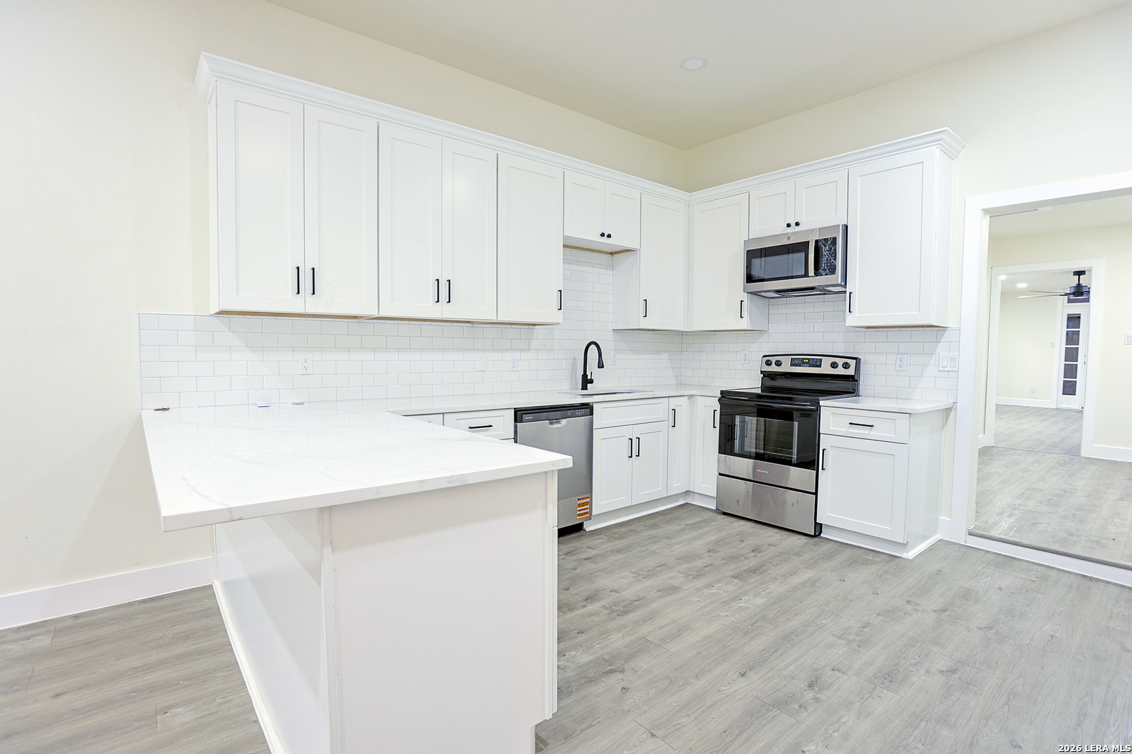 535 Austin Street Pleasanton, TX 78064 - Photo 2 of 17