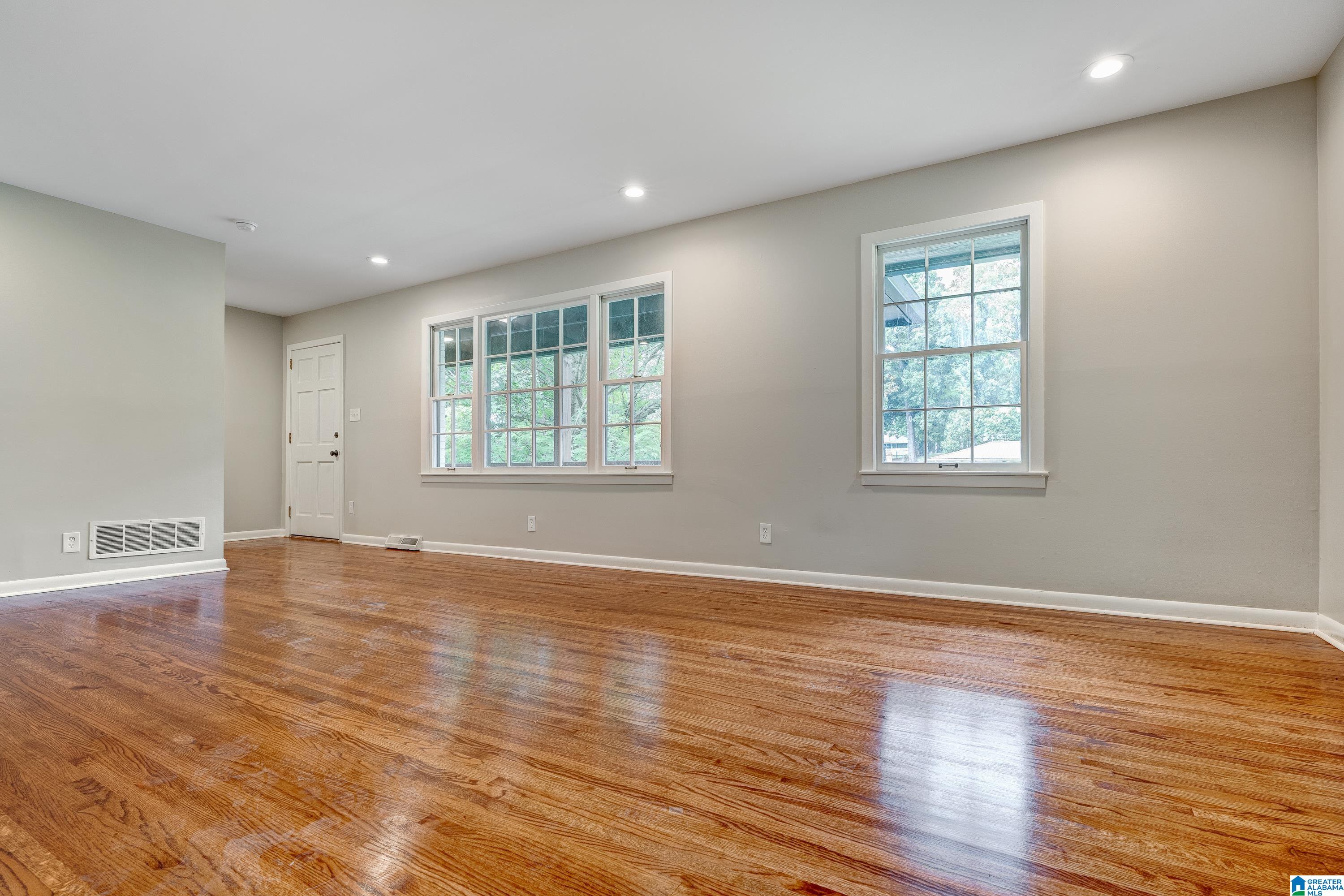 829 Ridge Ln Drive Bessemer, AL 35020 - Photo 7 of 27