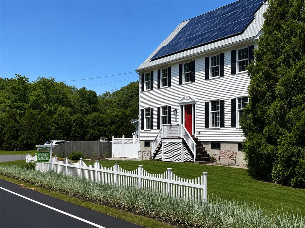 159 Pine Street Manchester, MA 01944 - Photo 3 of 40