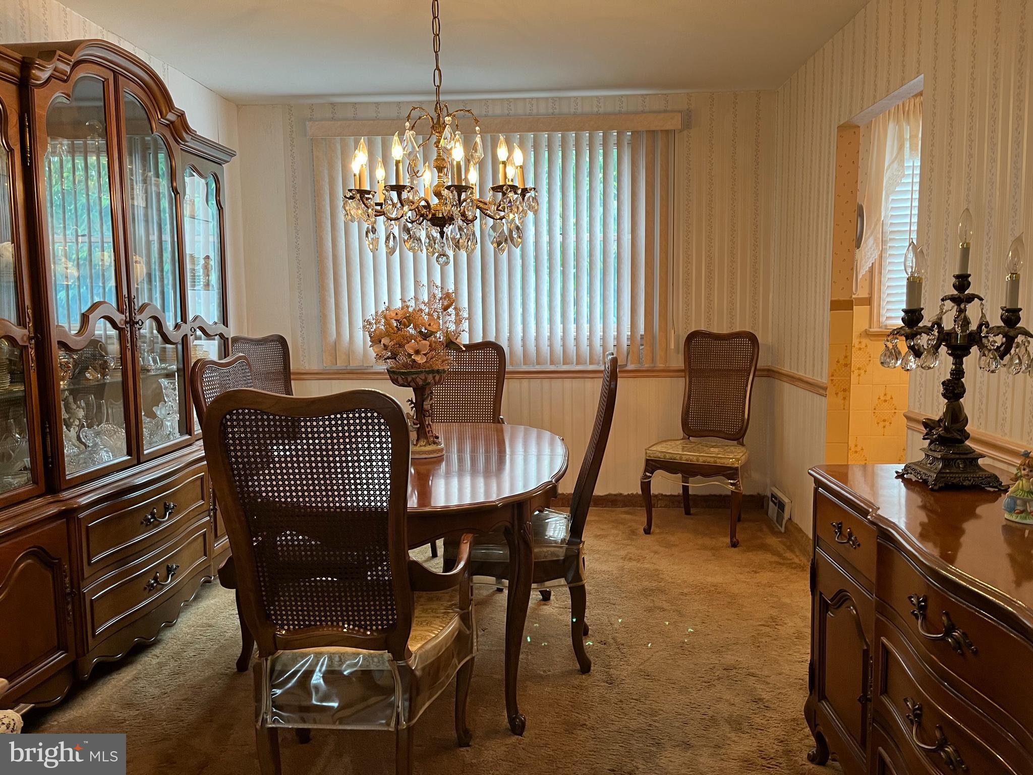 11724 Brandon Road Philadelphia, PA 19154 - Photo 18 of 56 Dining Room w/Vertical
Blinds