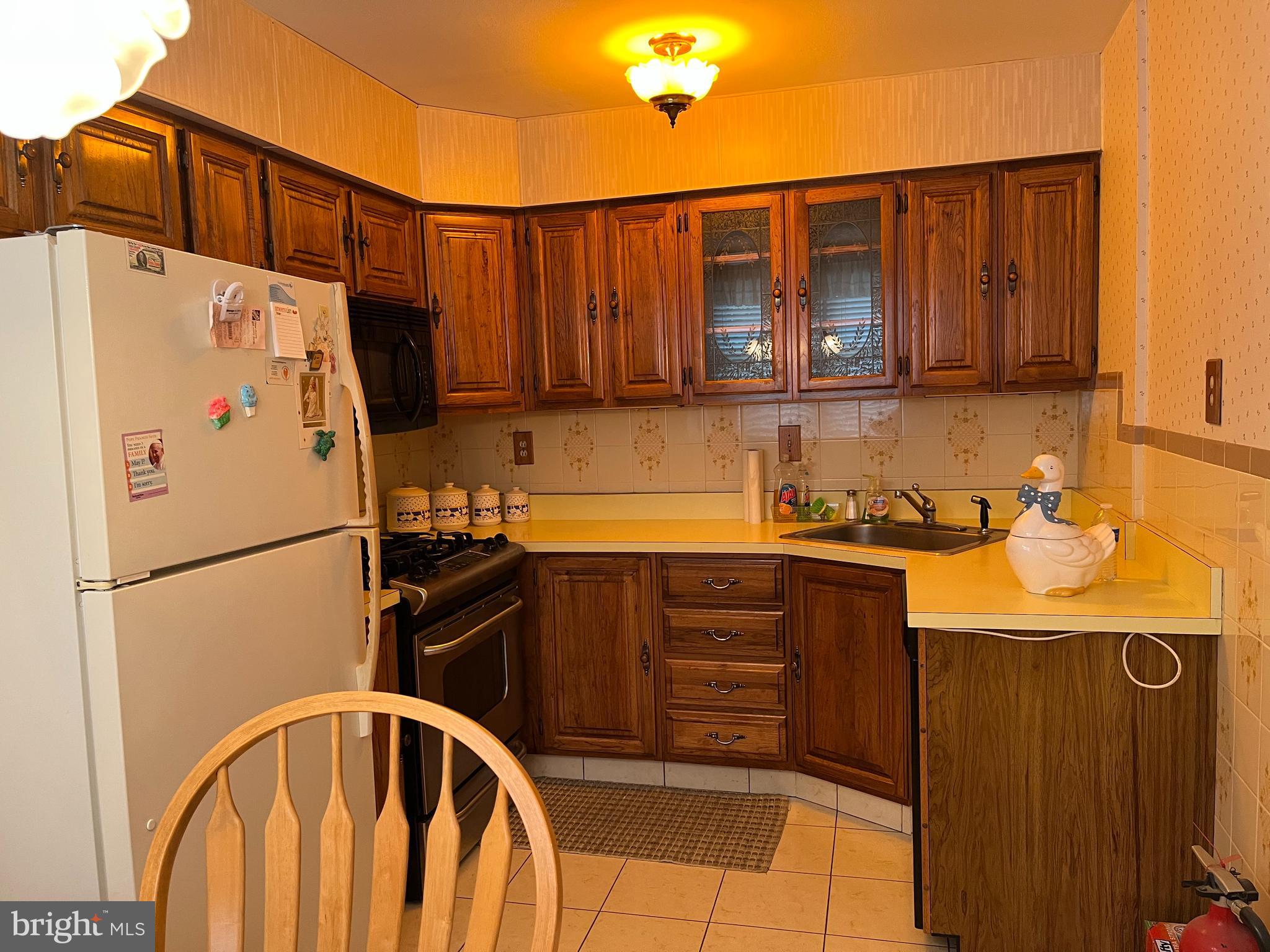 11724 Brandon Road Philadelphia, PA 19154 - Photo 23 of 56 Lots of Counter Space