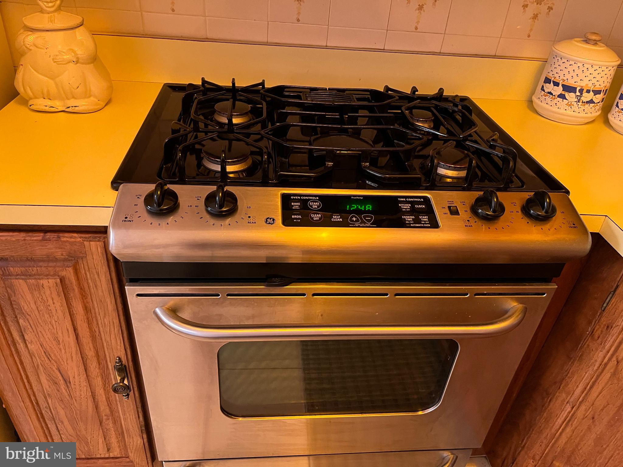 11724 Brandon Road Philadelphia, PA 19154 - Photo 26 of 56 Gas Cooking