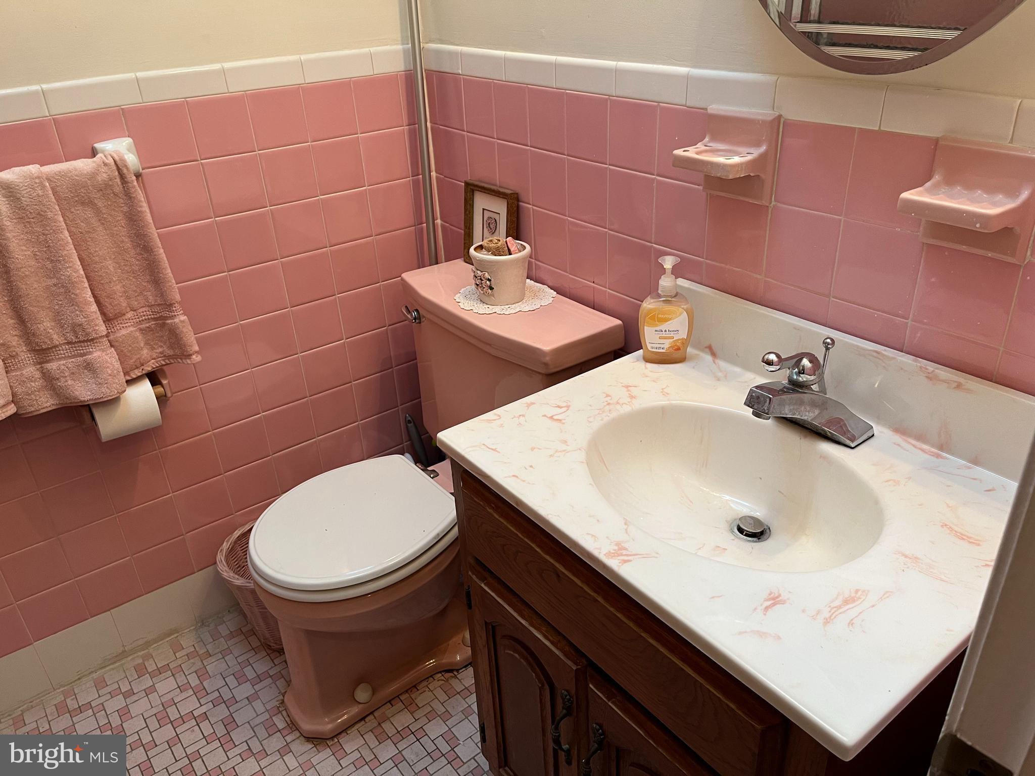 11724 Brandon Road Philadelphia, PA 19154 - Photo 38 of 56 Ceramic Tile Hall Bath w/Vanity Sink
