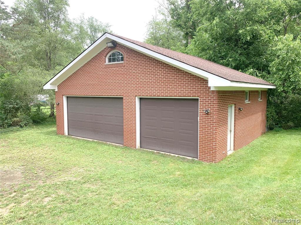 2880 Ridge Road White Lake, MI 48383 - Photo 41 of 51