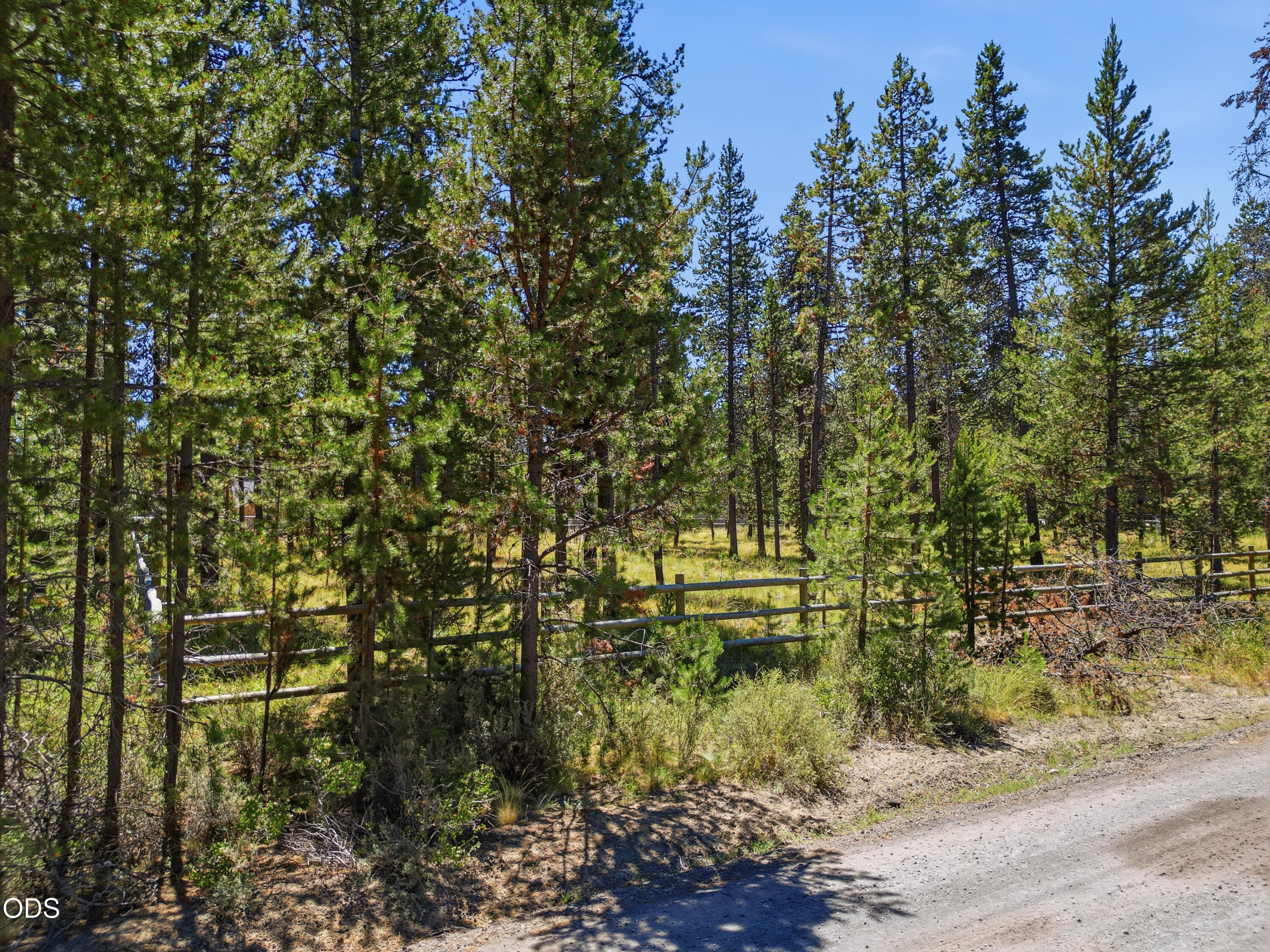 17043 Elsinore Road Bend, OR 97707 - Photo 2 of 27 Gallery Image 2