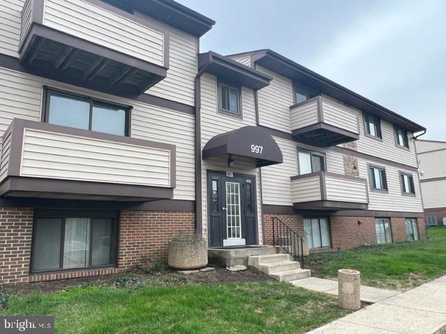 997 Heather Ridge Drive, Unit 3G Frederick, MD 21702 - Photo 2 of 14 a front view of a house with a yard and porch