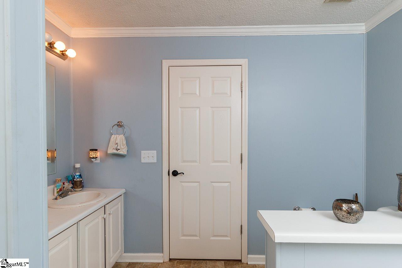 1770 Ranch Road Laurens, SC 29360 - Photo 12 of 17 Gallery Image 12