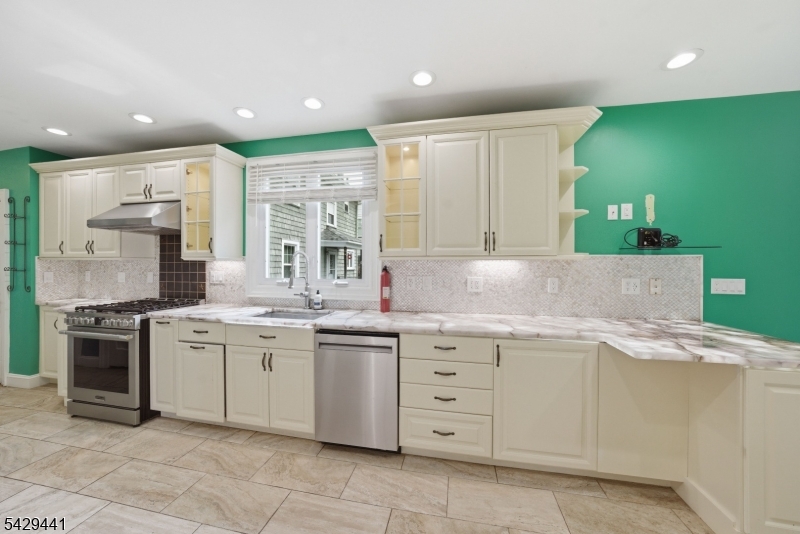 748 Livingston Road Elizabeth, NJ 07208 - Photo 13 of 45