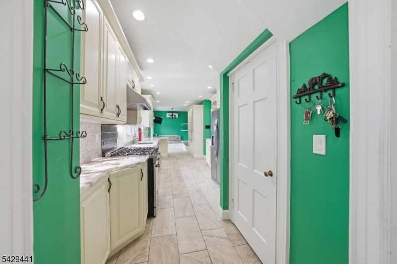748 Livingston Road Elizabeth, NJ 07208 - Photo 16 of 45