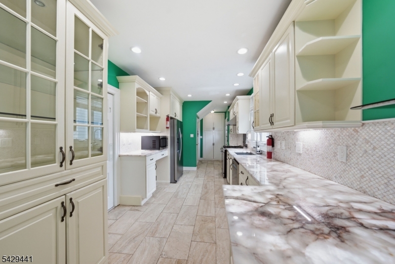 748 Livingston Road Elizabeth, NJ 07208 - Photo 17 of 45