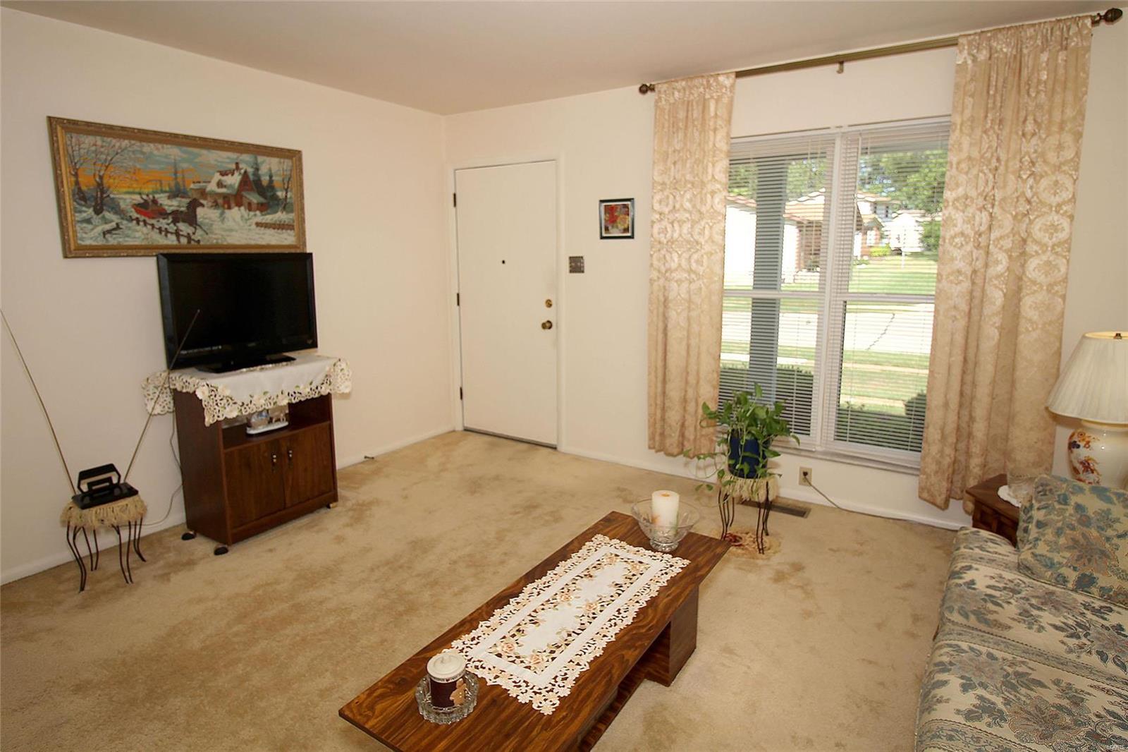 5756 Hempline Road St. Louis, MO 63129 - Photo 5 of 49
