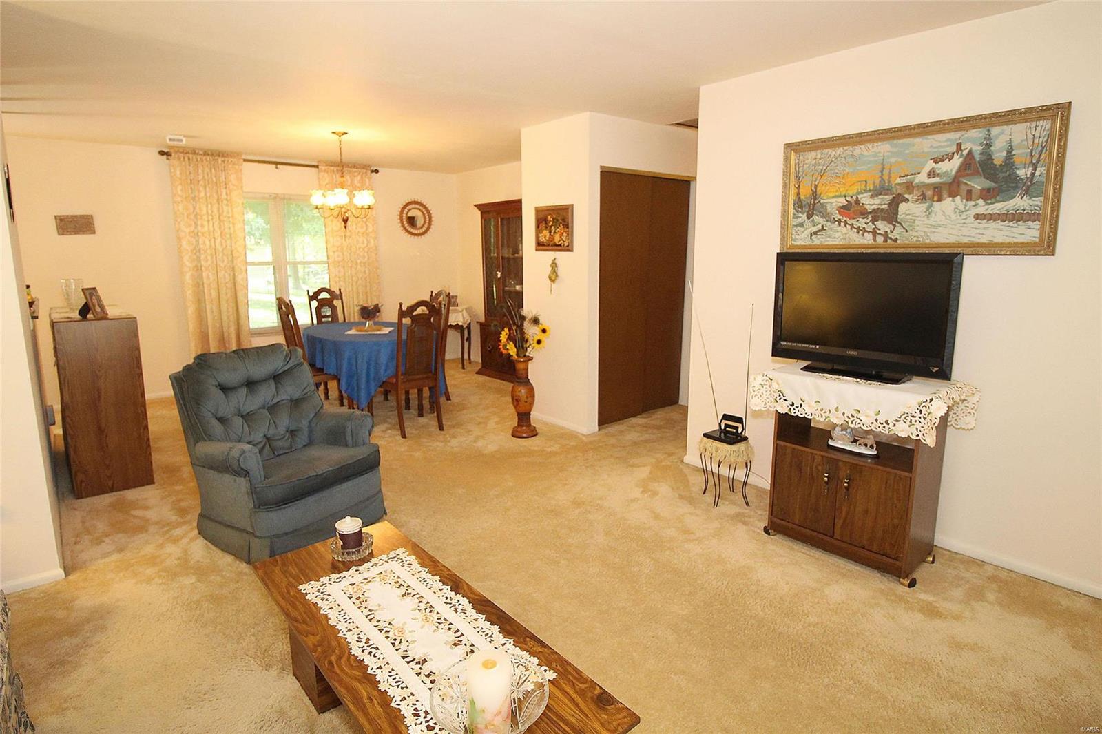 5756 Hempline Road St. Louis, MO 63129 - Photo 6 of 49