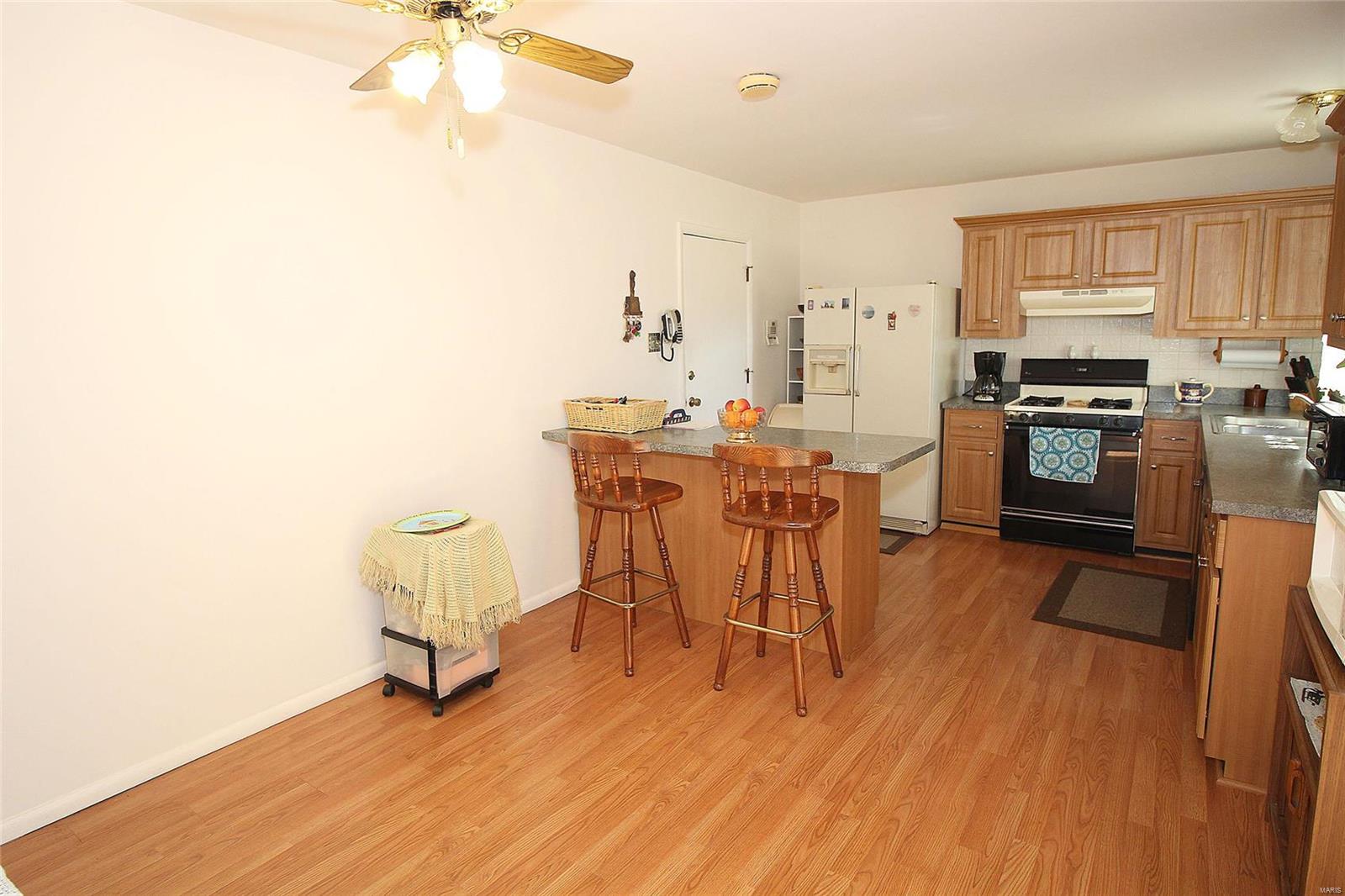 5756 Hempline Road St. Louis, MO 63129 - Photo 10 of 49