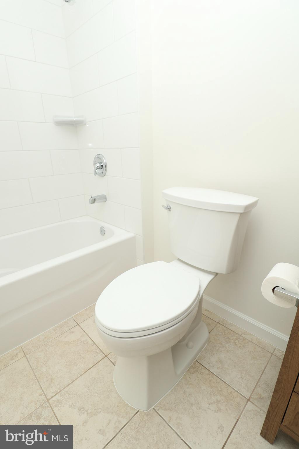 291 Union Street Glassboro, NJ 08028 - Photo 31 of 60 a bathroom with a toilet a sink and bathtub