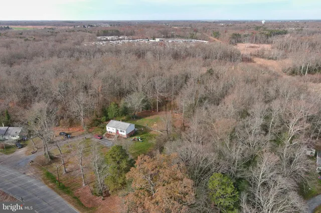 a view of entryway with outdoor space