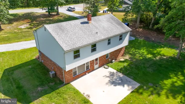 a view of a dry yard