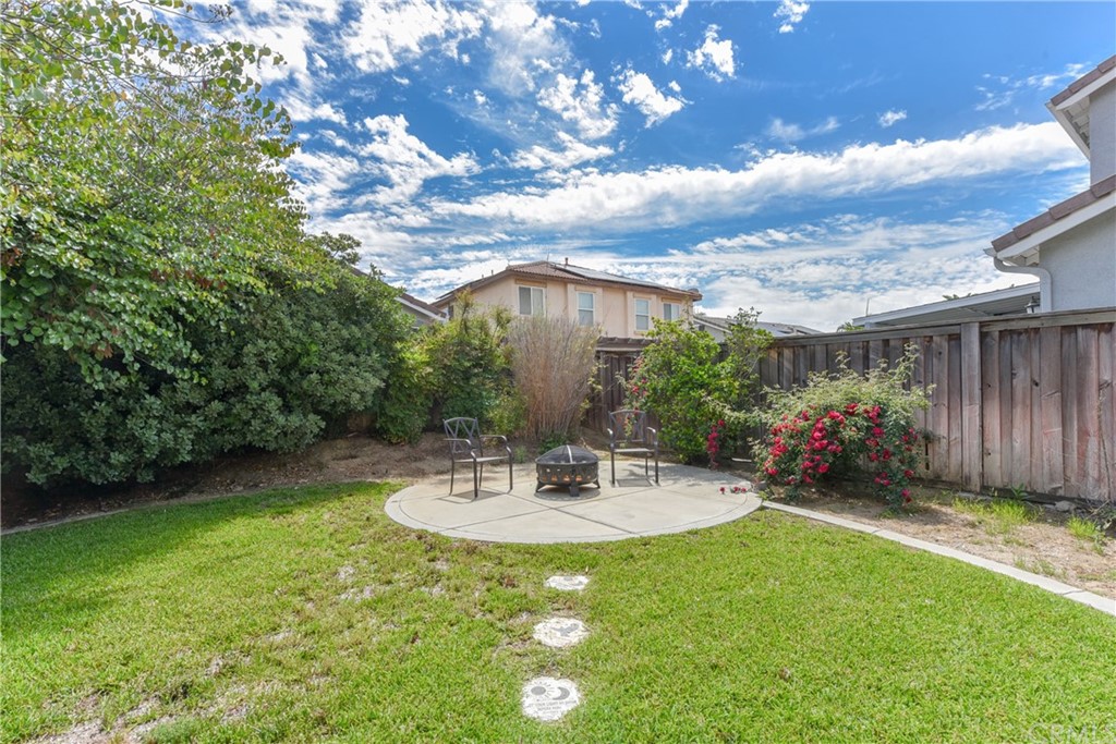 7637 Pinot Place Rancho Cucamonga, CA 91739 - Photo 37 of 39 a view of an chairs and tables in the patio