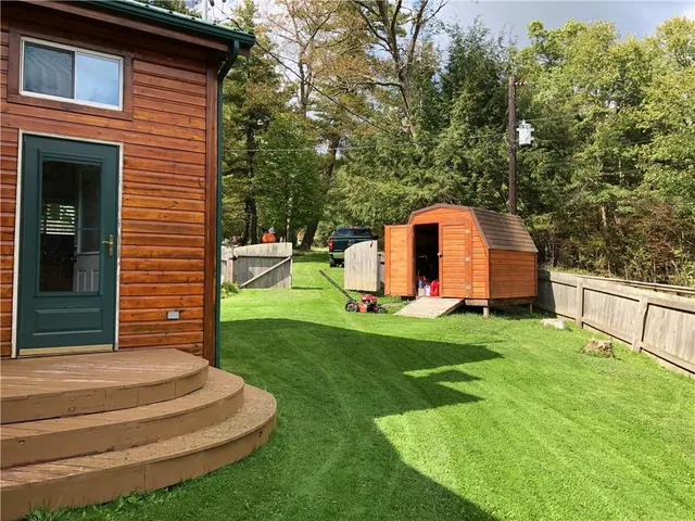 a view of a backyard with white house