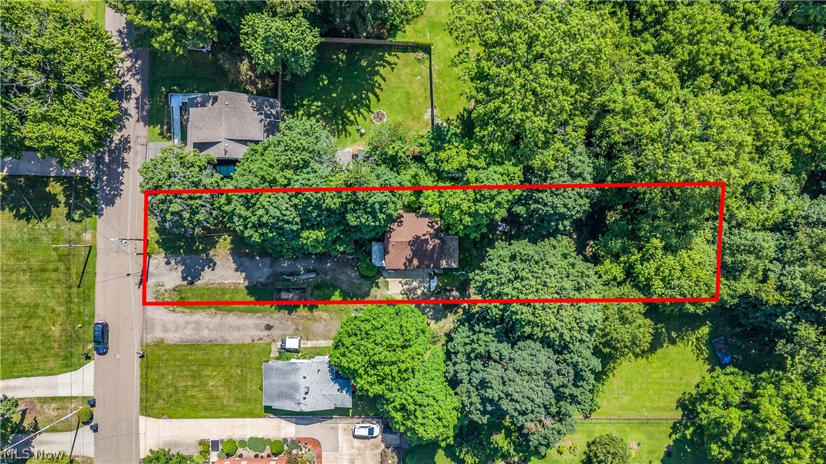 1664 Woods Road Akron, OH 44306 - Photo 4 of 17