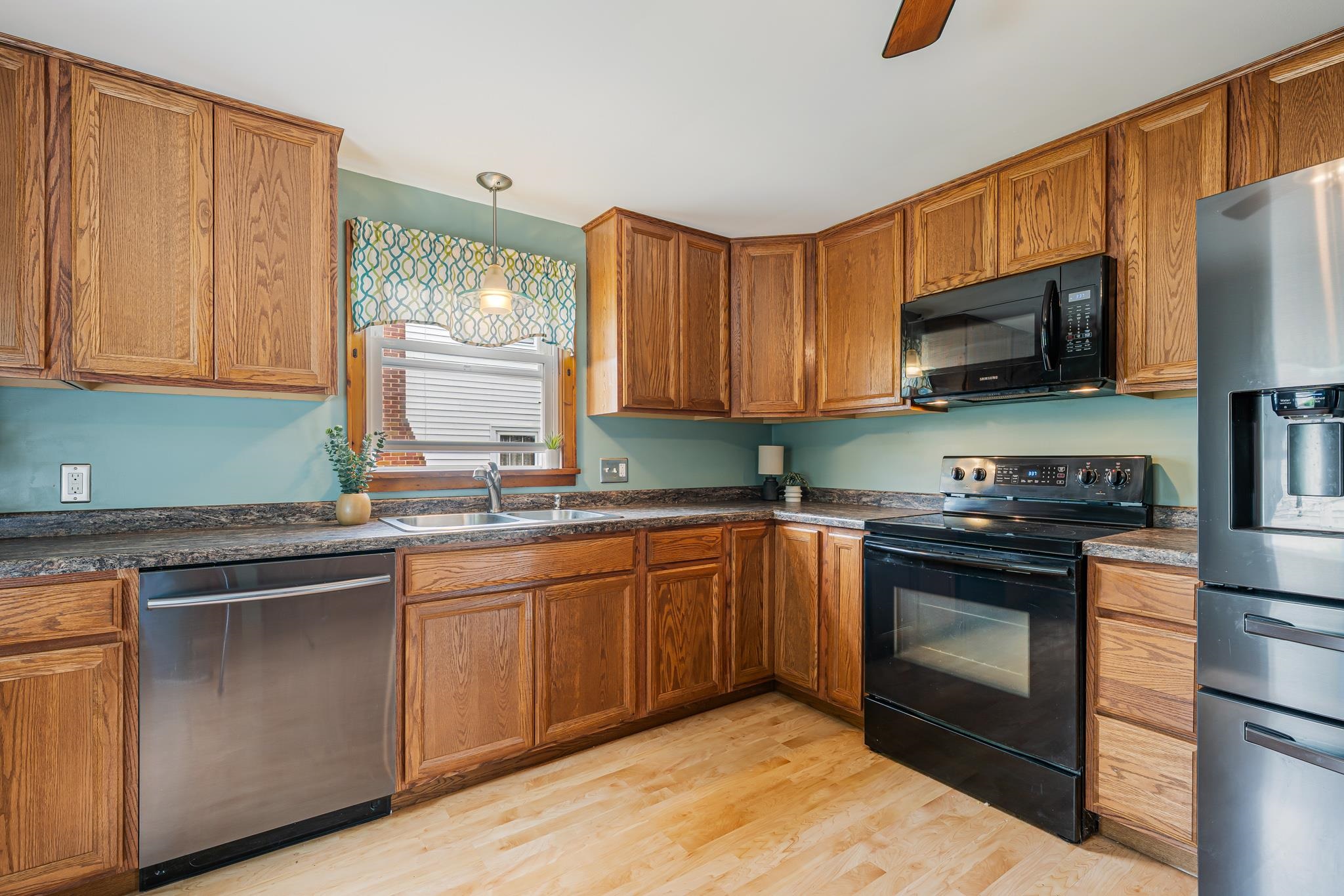 1412 West Spring Street Appleton, WI 54914 - Photo 2 of 30