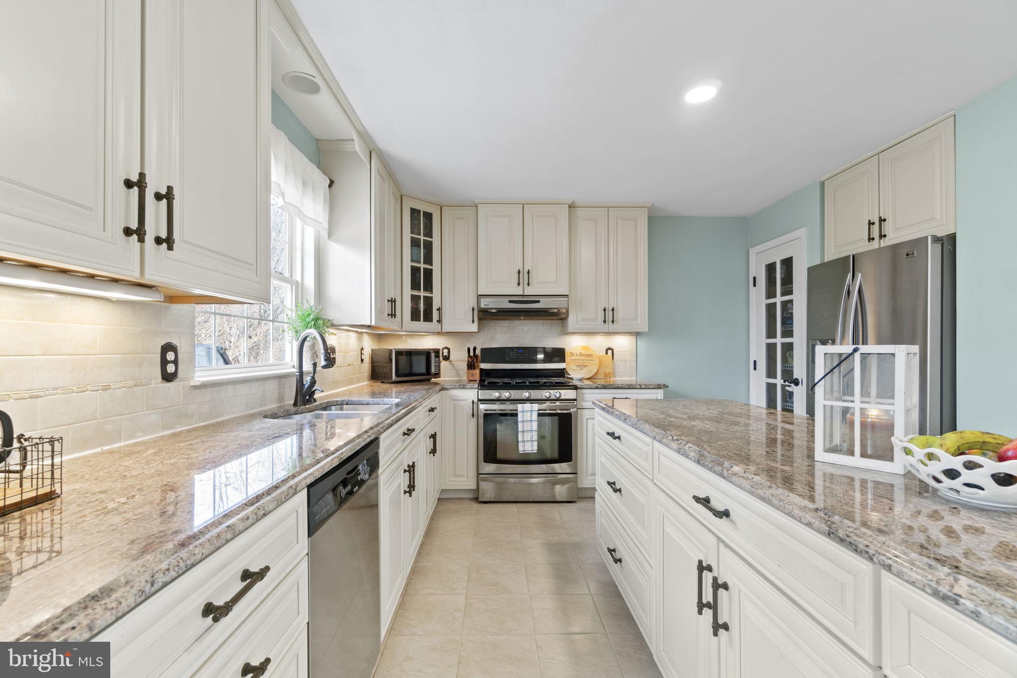 7820 Shallowbrook Court Severn, MD 21144 - Photo 6 of 35 Did we mention storage.....plus granite and SS