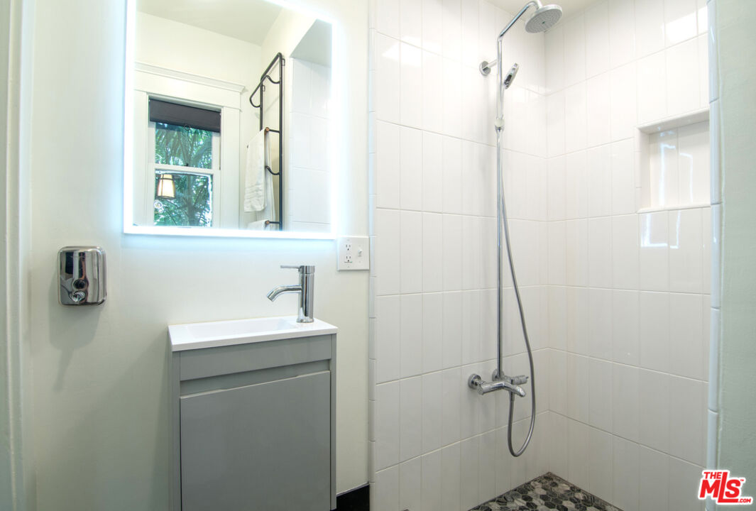 1918 Pinehurst Road Los Angeles, CA 90068 - Photo 41 of 66