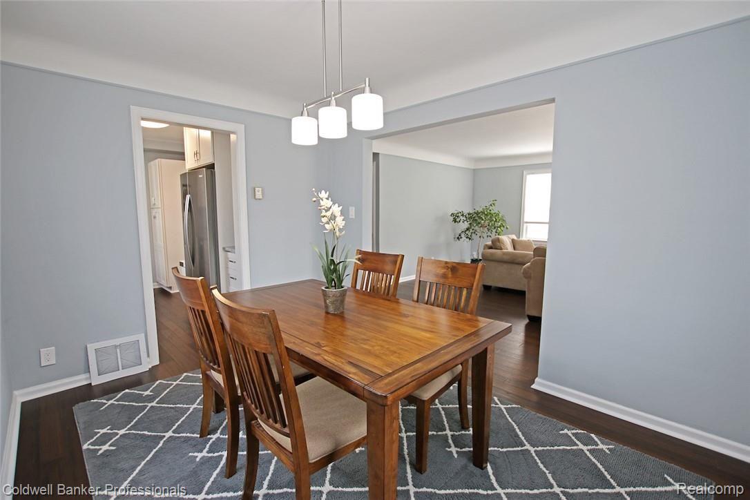 1890 Columbia Road Berkley, MI 48072 - Photo 10 of 42 11) Dining Room.jpg