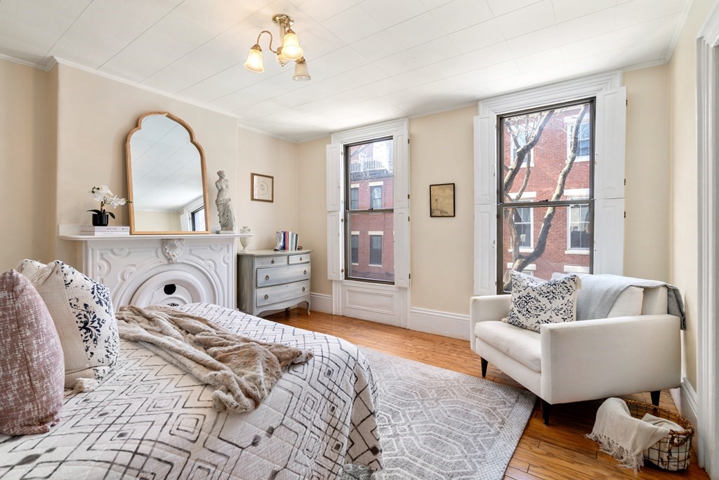 45 Baldwin Street, Unit 2 Boston, MA 02129 - Photo 9 of 12 a spacious bedroom with a bed and a couch
