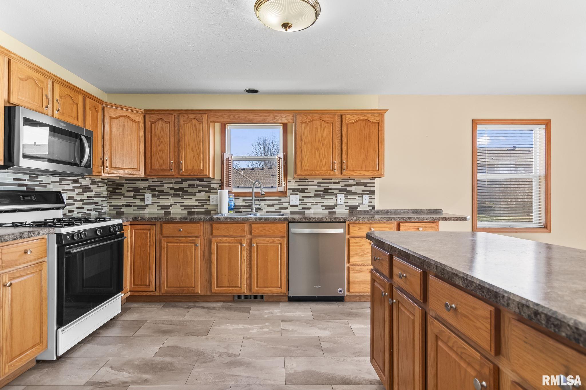 4610 Dickey John Road Auburn, IL 62615 - Photo 11 of 37