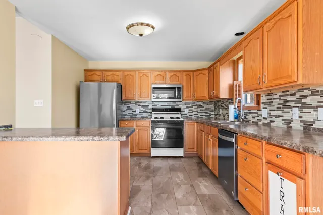 $230,000 | 4610 Dickey John Road, Auburn, IL 62615