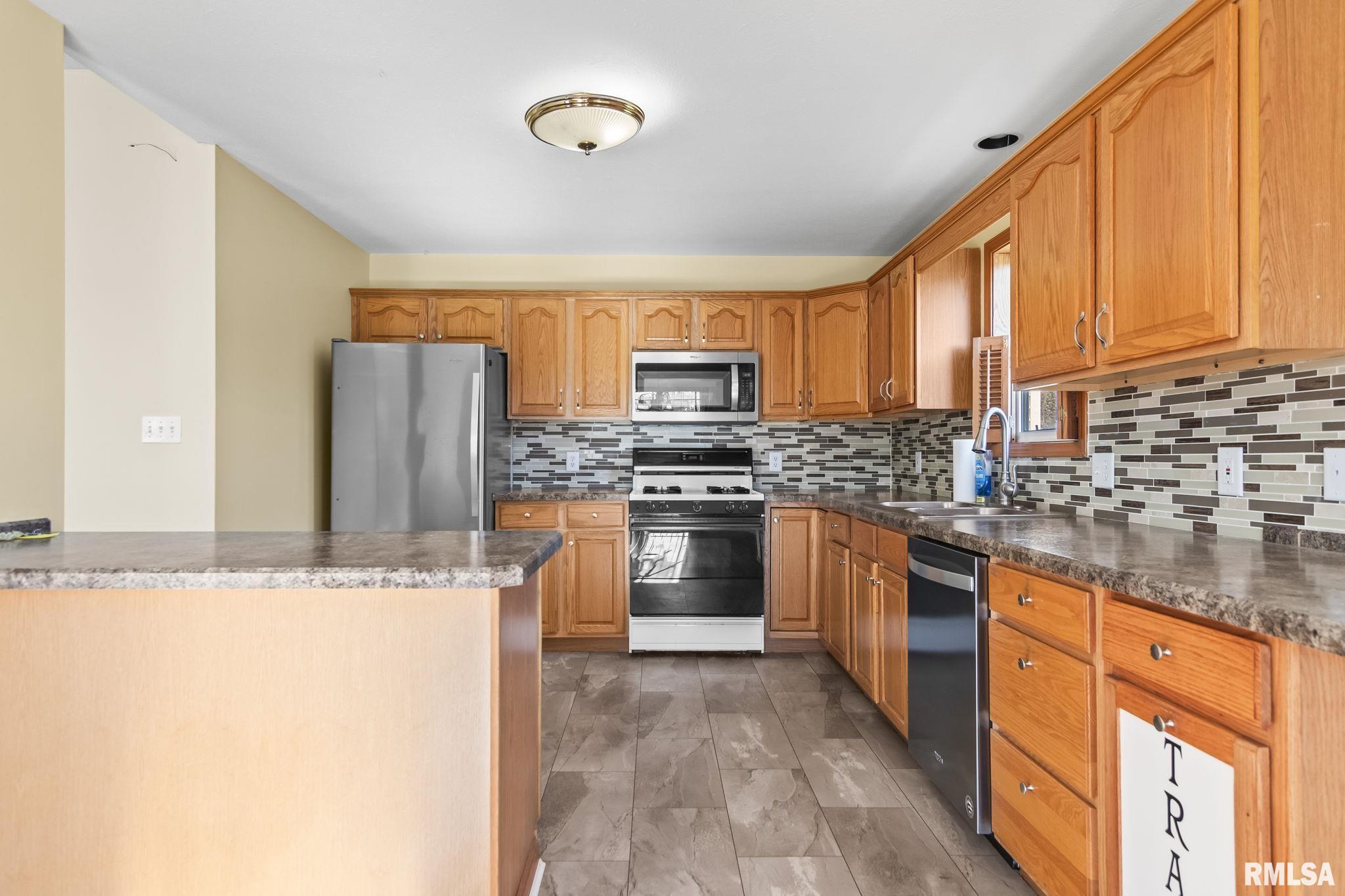 4610 Dickey John Road Auburn, IL 62615 - Photo 13 of 37