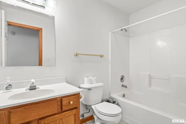 $230,000 | 4610 Dickey John Road, Auburn, IL 62615