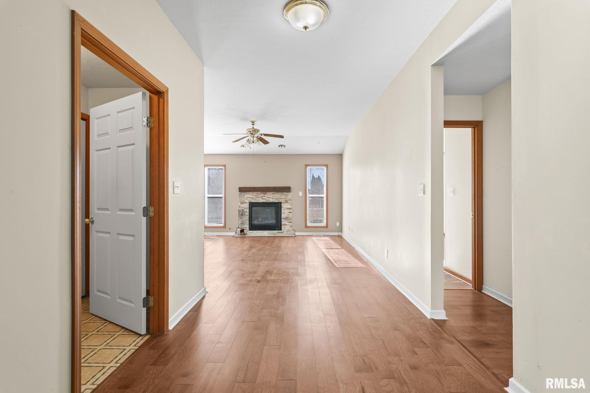 4610 Dickey John Road Auburn, IL 62615 - Photo 4 of 37