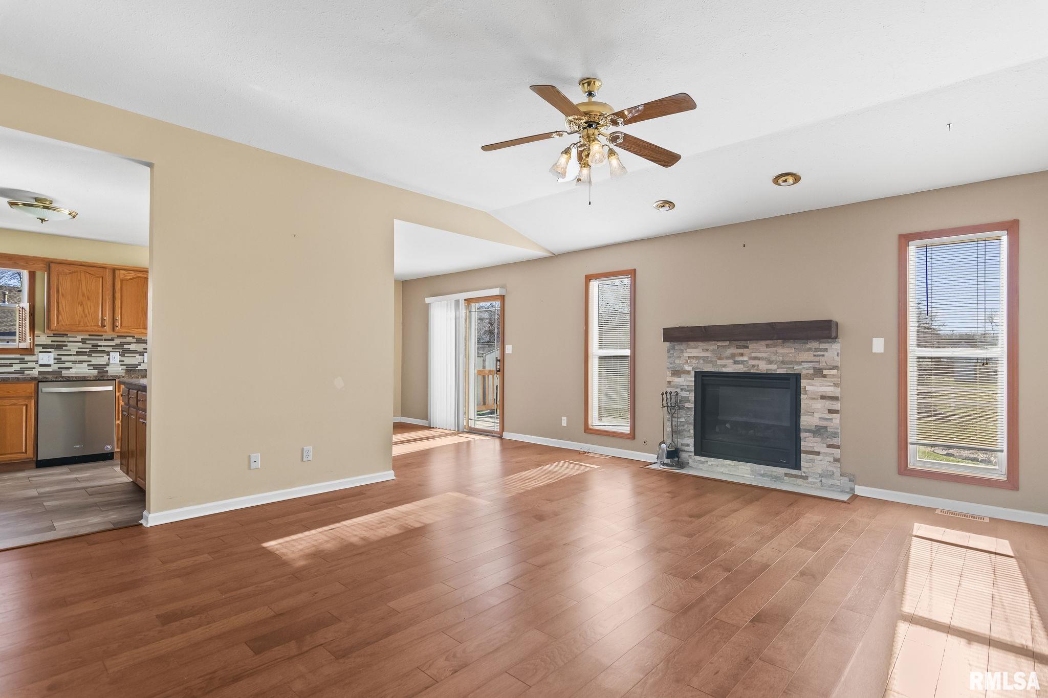 4610 Dickey John Road Auburn, IL 62615 - Photo 5 of 37