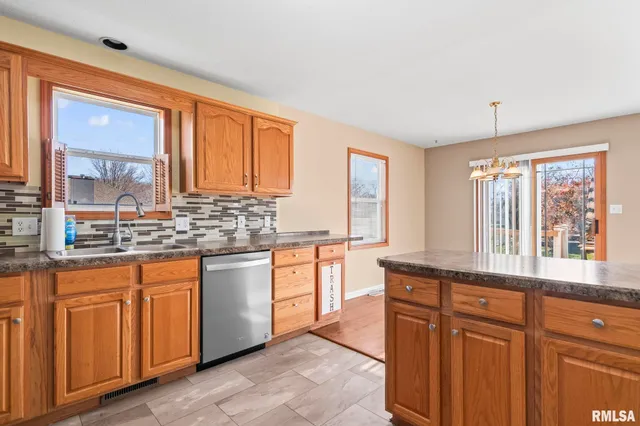 $230,000 | 4610 Dickey John Road, Auburn, IL 62615