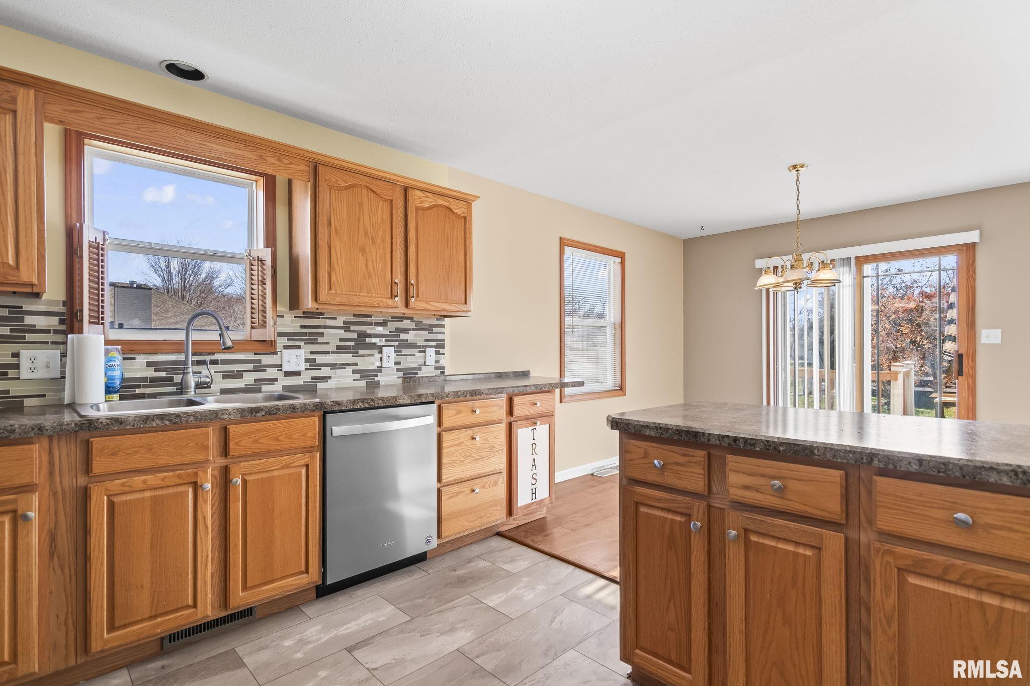 4610 Dickey John Road Auburn, IL 62615 - Photo 10 of 37