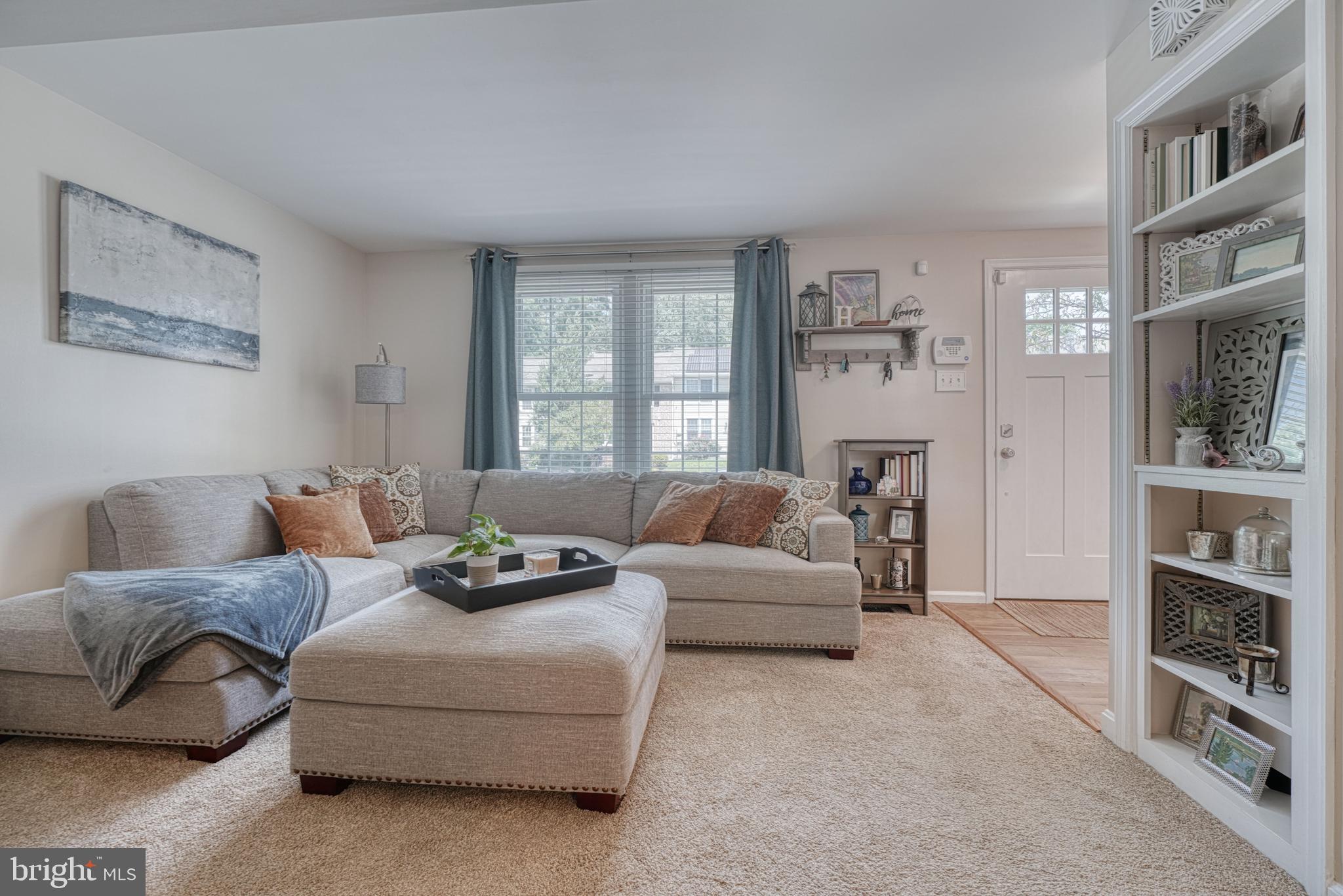 25 Ramsgate Court Halethorpe, MD 21227 - Photo 6 of 30 a living room with furniture and a flat screen tv