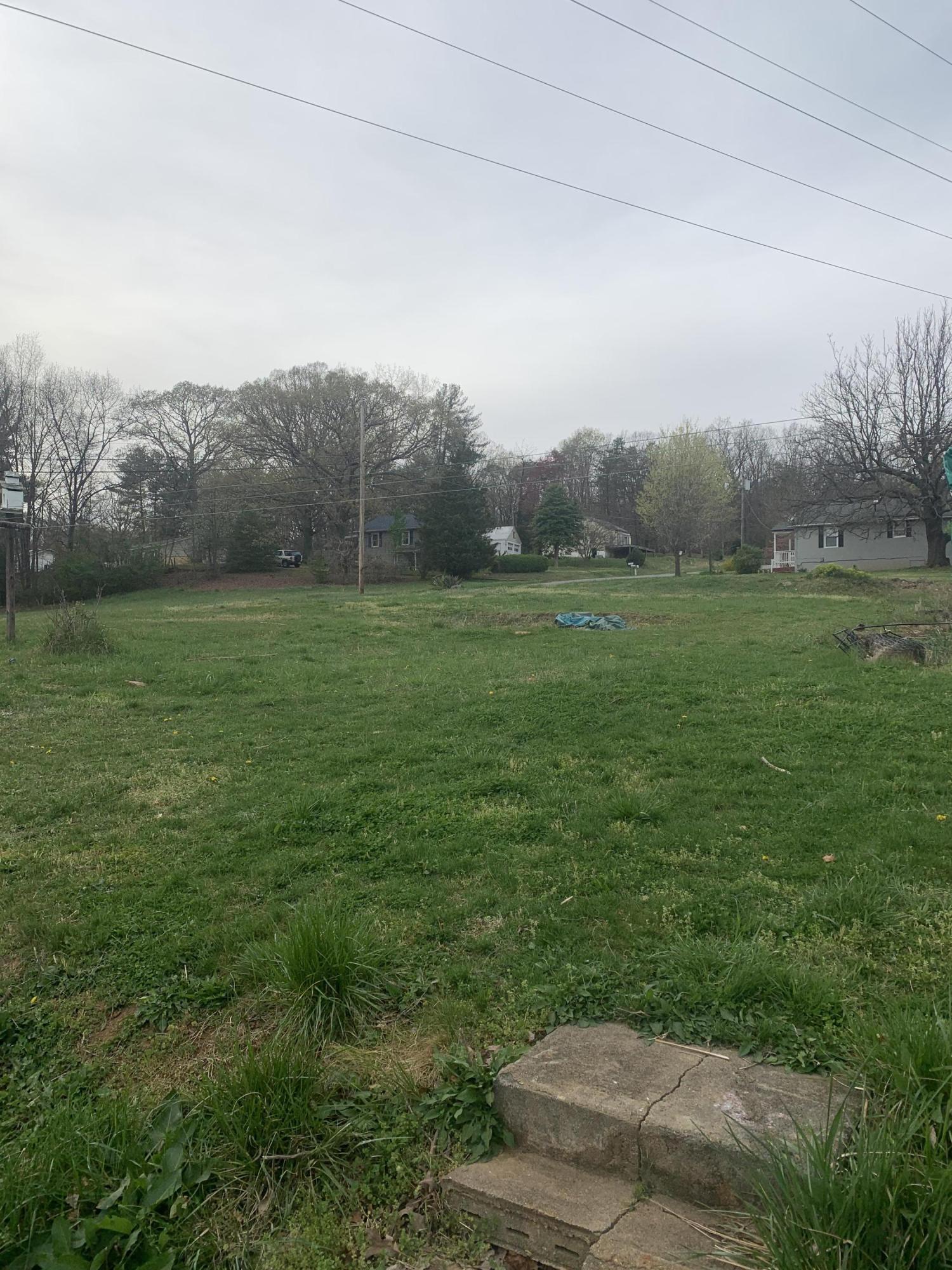 4704 Goodman Road Roanoke, VA 24014 - Photo 22 of 25 a view of a green field