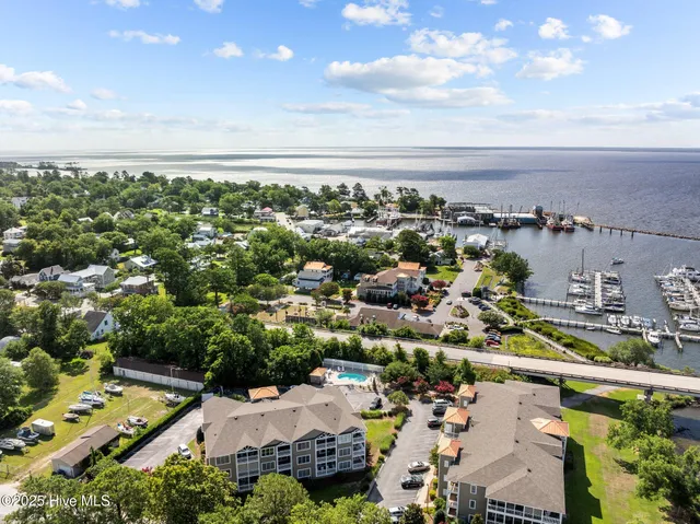 $399,000 | 300 Midyette Street, Unit B5, Oriental, NC 28571