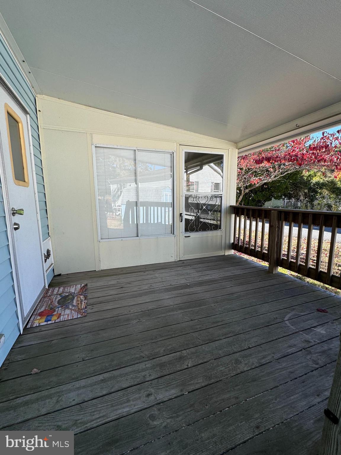 148 Ocean Oval Drive Berlin, MD 21811 - Photo 14 of 29 a view of a livingroom with wooden floor