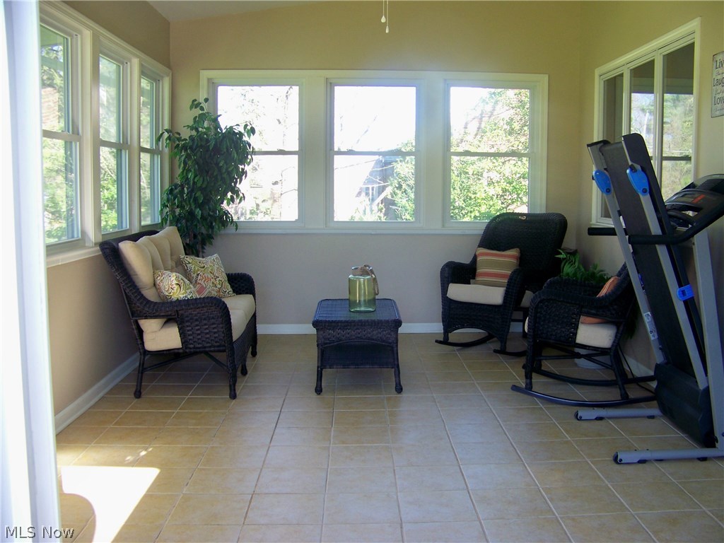 416 Ewing Road Youngstown, OH 44512 - Photo 19 of 34 BEAUTIFUL SUN ROOM