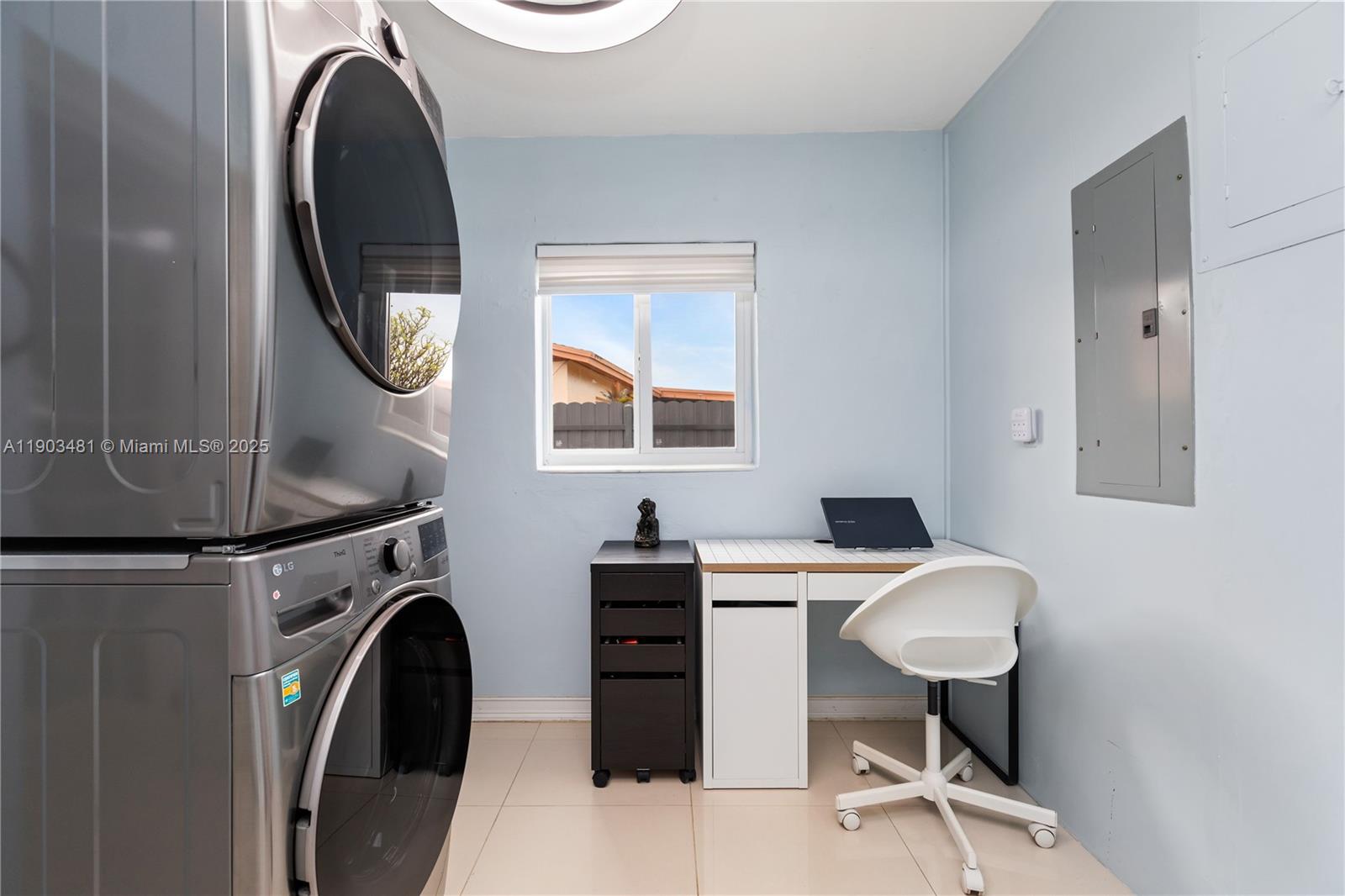 2670 Southwest 119th Court Miami, FL 33175 - Photo 30 of 39 a workspace with furniture and mirror