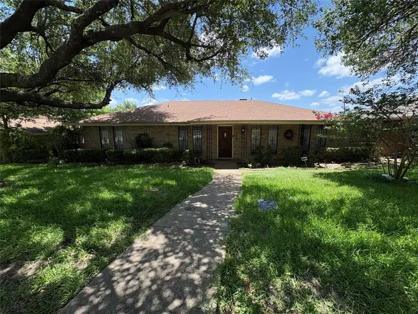 $2,100 | 104 Charles Street, DeSoto, TX 75115
