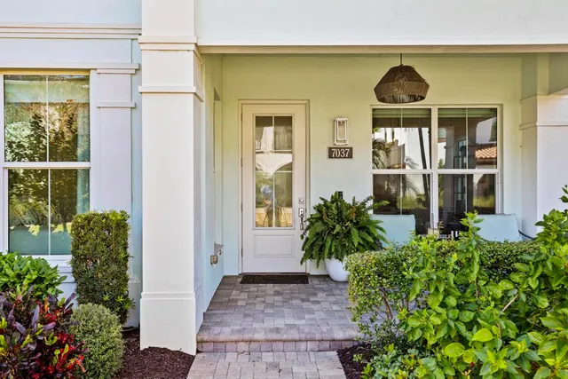 $1,750,000 | 7037 Edison Place, Palm Beach Gardens, FL 33418