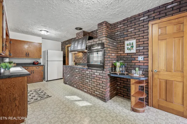 $359,000 | 3616 Riverview Drive, Knoxville, TN 37914